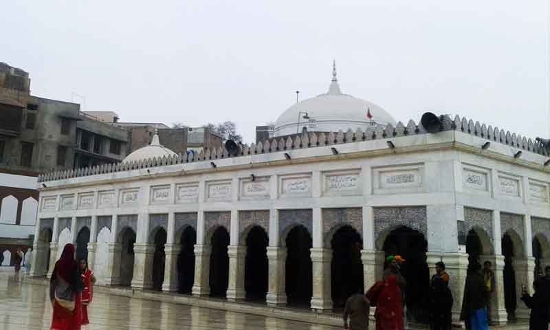 کورونا: بابا فریدؒ کا مزار زائرین کیلئے بند 