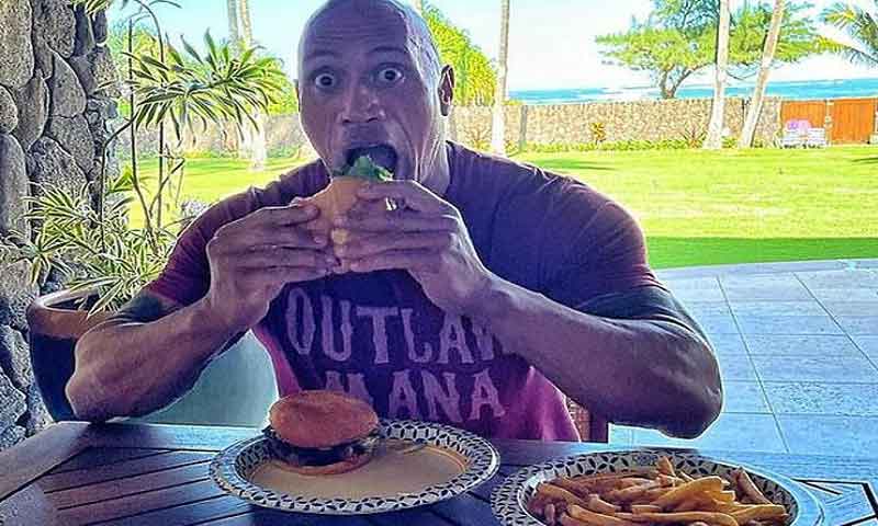 دی راک نے ’چیٹ ڈے‘ پر ڈائٹ پلان بھلا دیا