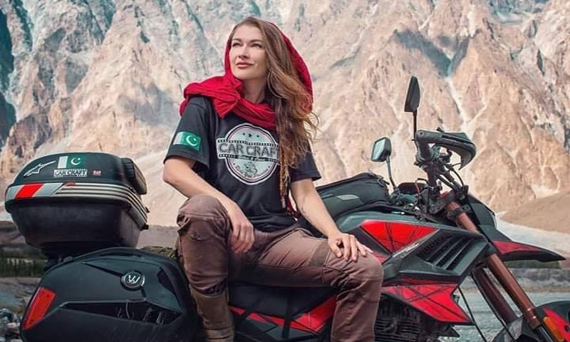 کینیڈین خاتون بائیکر نے پاکستانی بائیکر سے شادی کر لی