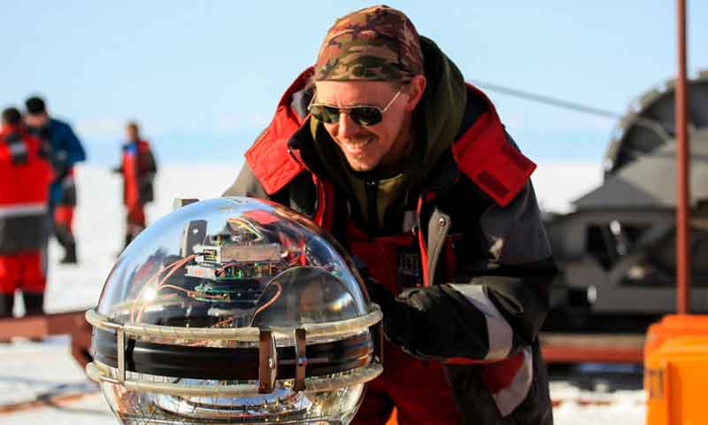 روس نے دنیا کی سب سے بڑی زیرِ آب دوربین پانی میں اتار دی