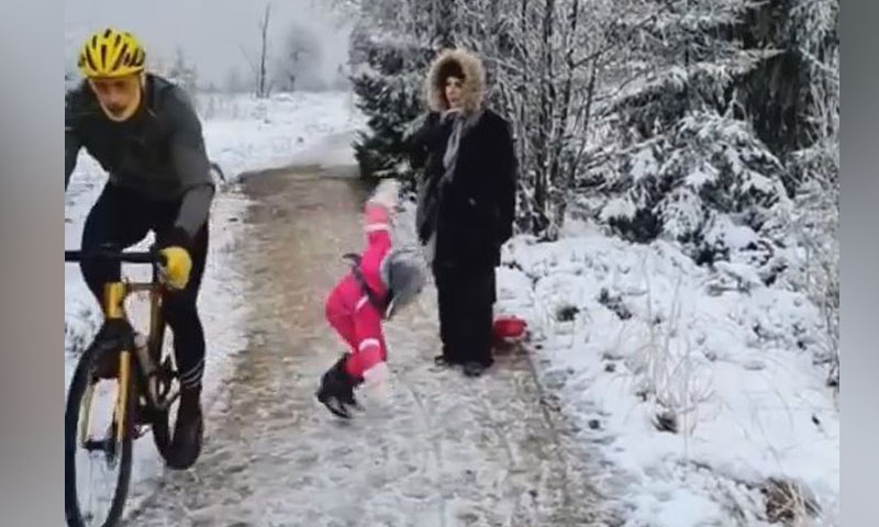 بچی کو ٹکر مارنے والے سائیکل سوار کو صرف ایک پاؤنڈ کا جرمانہ