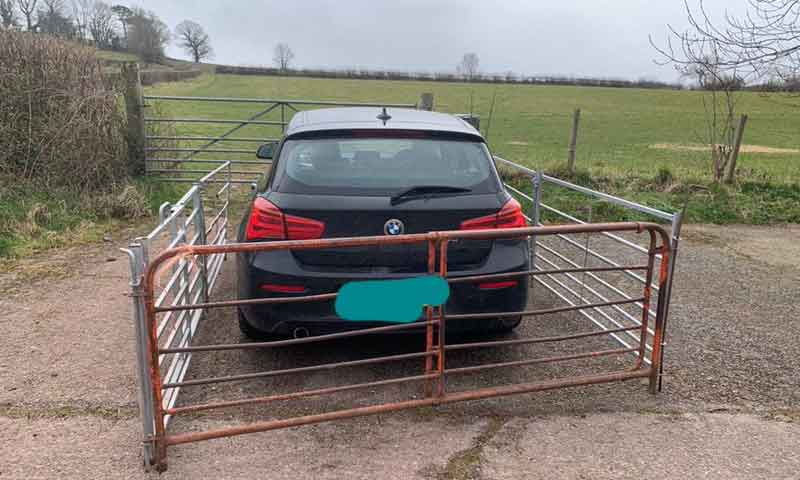 مشتعل کسان کا بی ایم ڈبلیو کے مالک سے انوکھا انتقام  