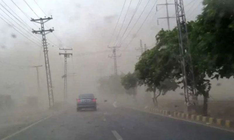 لاہور: تیز آندھی کے باعث 100 فیڈرز سے بجلی کی فراہمی معطل