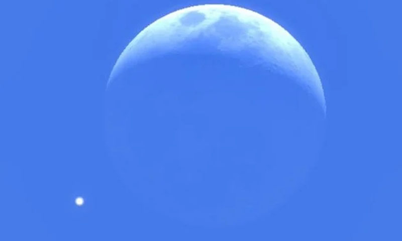 آج چاند مریخ کے سامنے سے گزرے گا