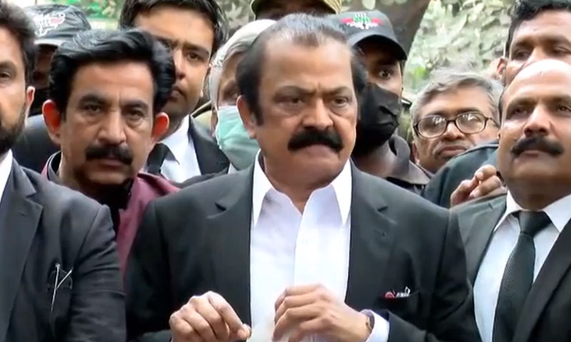 وزیر داخلہ رانا ثنااللہ کے وارنٹ گرفتاری جاری، 7 مارچ کو پیش کرنے کاحکم عمران خان سڑکوں پر آئے تو گھر بھیجوں گا، ثاقب نثار پی ٹی آئی کی ٹکٹیں بیچ رہا ہے، رانا ثنا اللہ