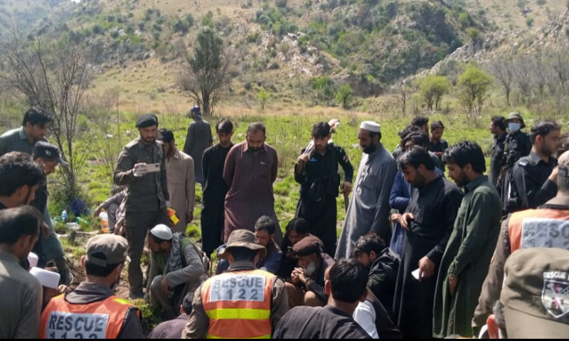 کوہاٹ: اجتماعی قبر سے 16 لاشیں برآمد