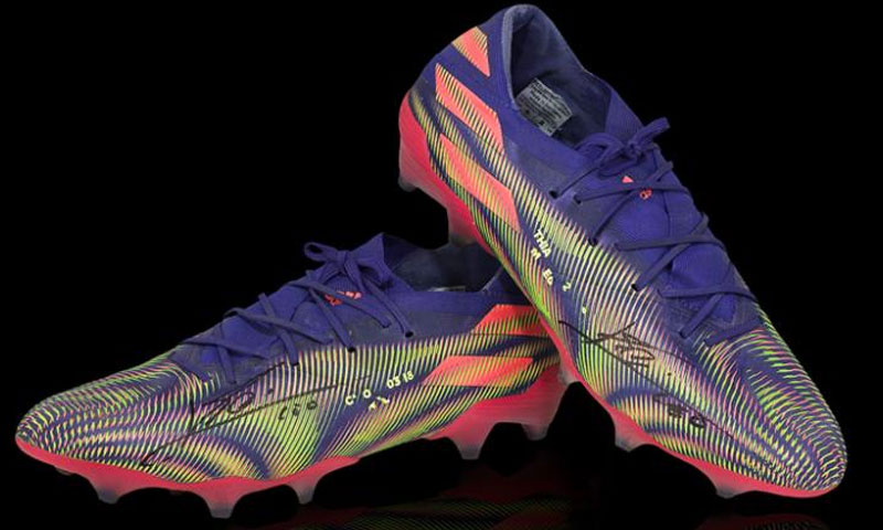 نیونل میسی کے جوتے ایک لاکھ 75 ہزار ڈالر میں نیلام