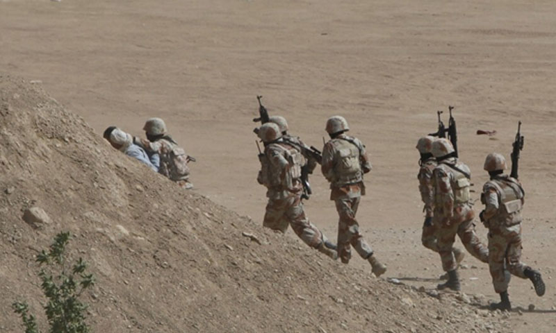 سندھ: ڈاکوؤں کے سامنے پولیس بے بس، فوج و رینجرز سے آپریشن کرانیکا فیصلہ