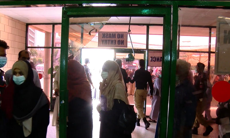 مشتعل شہریوں کا کورونا سینٹر پر دھاوا