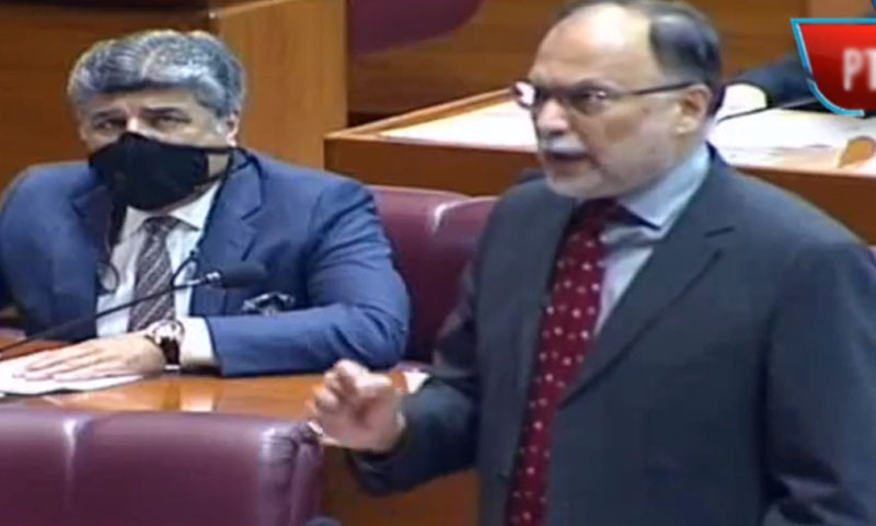 میرا 6 فٹ 2 انچ قدہے، آپ کو کیوں نظر نہیں آیا، احسن اقبال کا ڈپٹی اسپیکر سے سوال