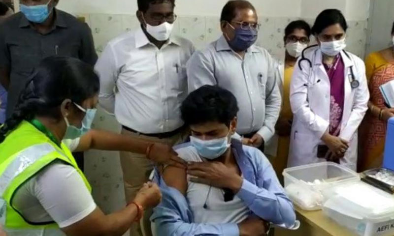 کورونا ویکسین کی قلت: سندھ میں ویکسی نیشن سنٹر بند