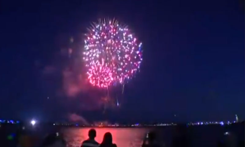 امریکہ: 70 فیصد کورونا ویکسین لگنے پر جشن