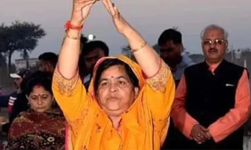 وزیر سیاحت نے فی سیلفی 100 روپے چارج کرنیکا اعلان کردیا