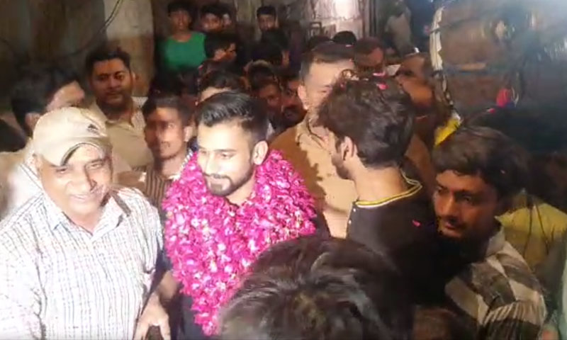 ویٹ لفٹر طلحہ طالب کا گوجرانوالہ میں شاندار استقبال: حکومتی سطح پر خاموشی