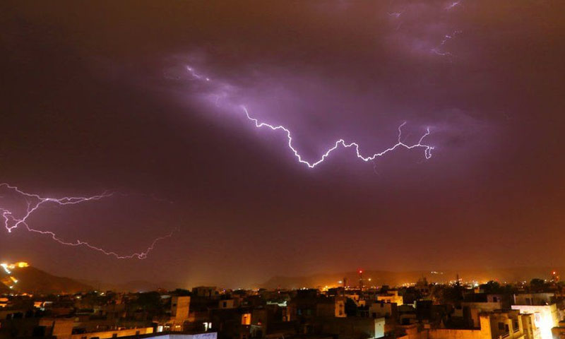 بھارت: آسمانی بجلی گرنے سے سیلفی لینے والے 11 سیاح ہلاک