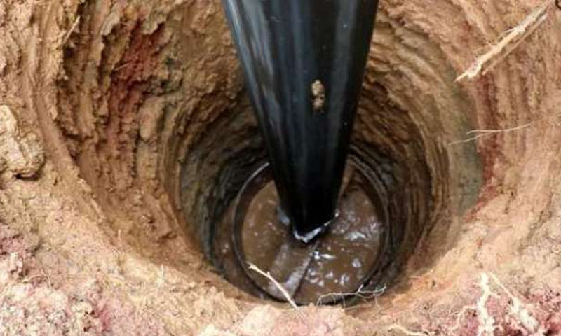 اسلام آباد کے رہائشی علاقے میں "زمین سے تیل نکل آیا"