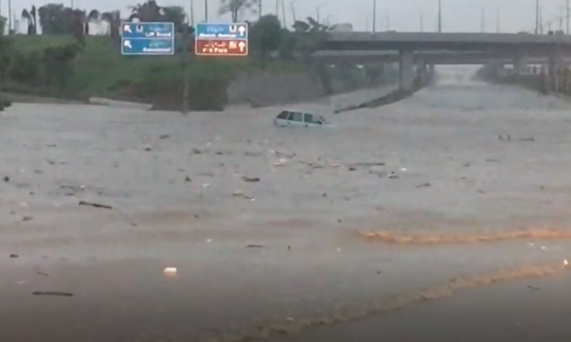 موسلادھار بارش: جڑواں شہر ڈوب گئے، پشاور موڑ انٹرچینج بند