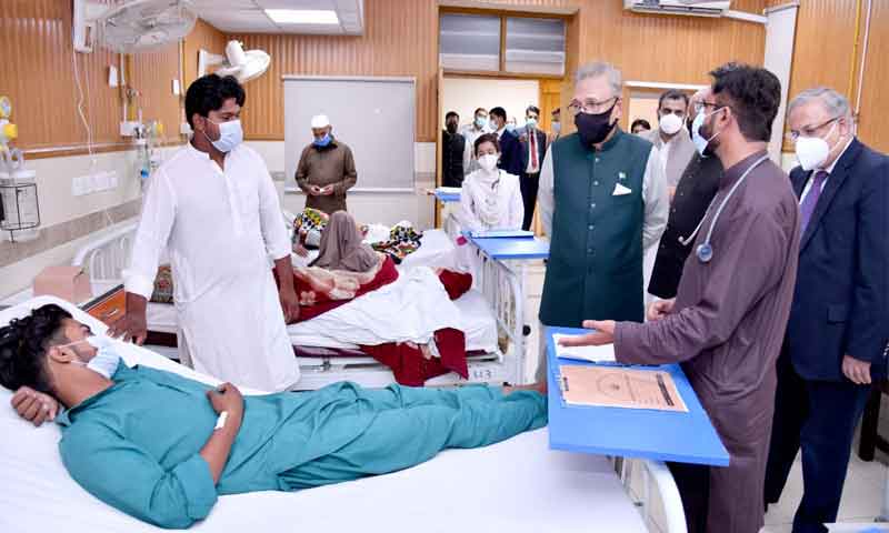 صدر عارف علوی کا عید الاضحٰی کے موقع پر پمز اسپتال کا دورہ