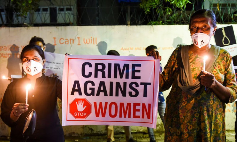 زیادتی کا شکار لڑکی نے انصاف نہ ملنے پر سپریم کورٹ کے سامنے خود کو آگ لگائی، آج دم توڑ دیا