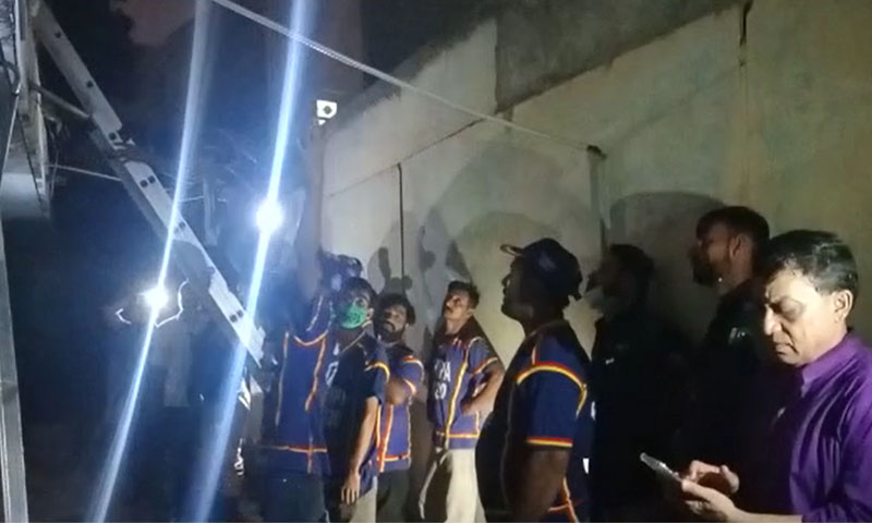 کراچی: گھر میں  آتشزدگی، 2 خواتین سمیت 5 افراد جاں بحق