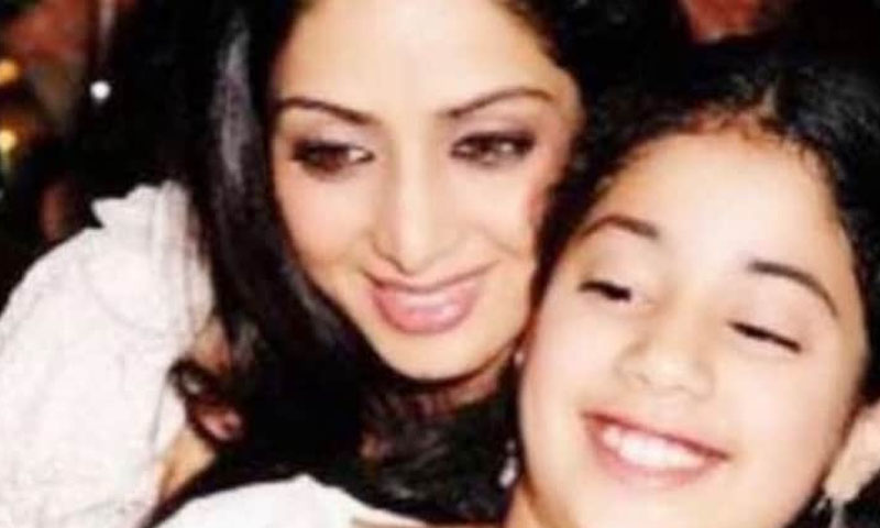 سری دیوی کی سالگرہ: جھانوی کپور نے یاد گار تصاویر شیئر کردیں