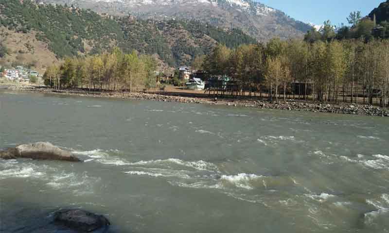 سیلفی لیتے ہوئے دو نوجوان دریائے نیلم میں ڈوب گئے