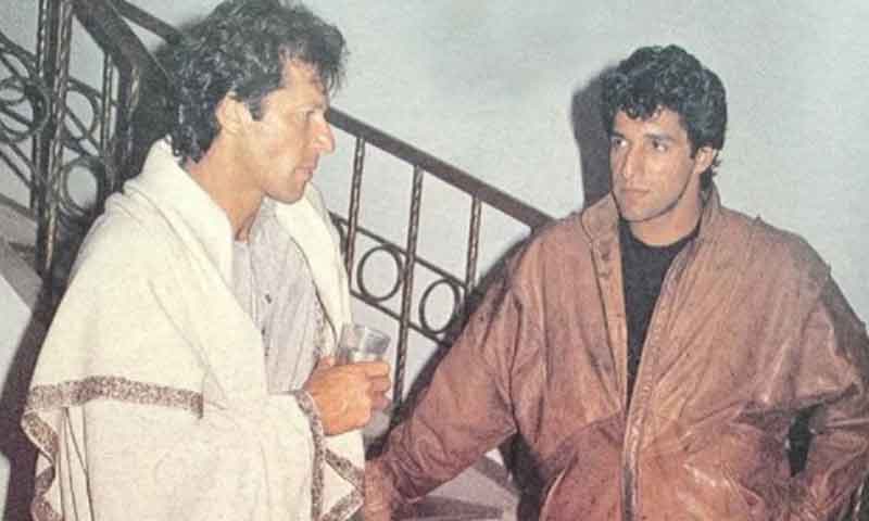 عمران خان نے وسیم اکرم کی تصویر کیوں لگائی؟