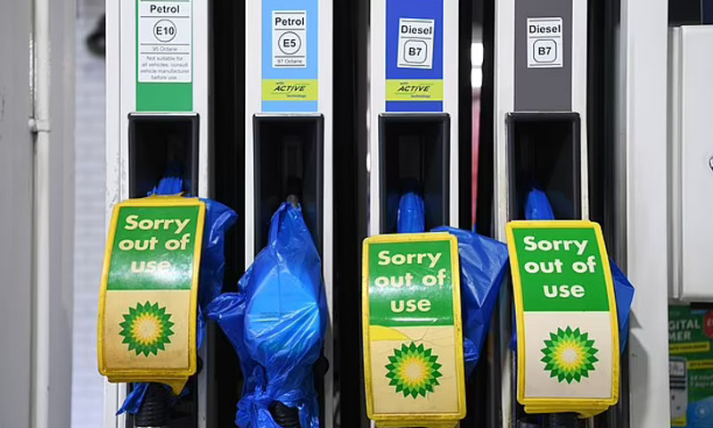 برطانیہ: فیس بک پر پیٹرول فروخت کرنیکی کوشش، عوام میں غم و غصہ