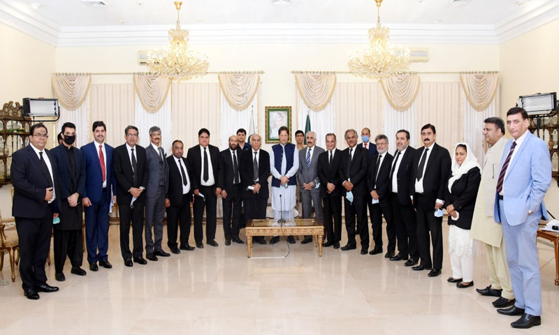 وکلا تنظیمیں قانونی اصلاحات کے ایجنڈے میں حکومت کا ساتھ دیں، وزیراعظم