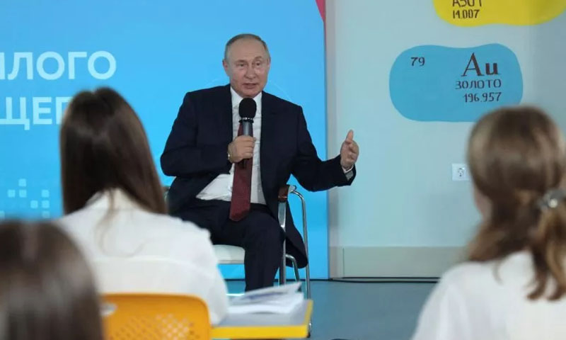 طالبعلم نے پیوٹن کی غلطی درست کرائی، پرنسپل نے جھاڑ پلادی: صدارتی ترجمان کا اظہار افسوس