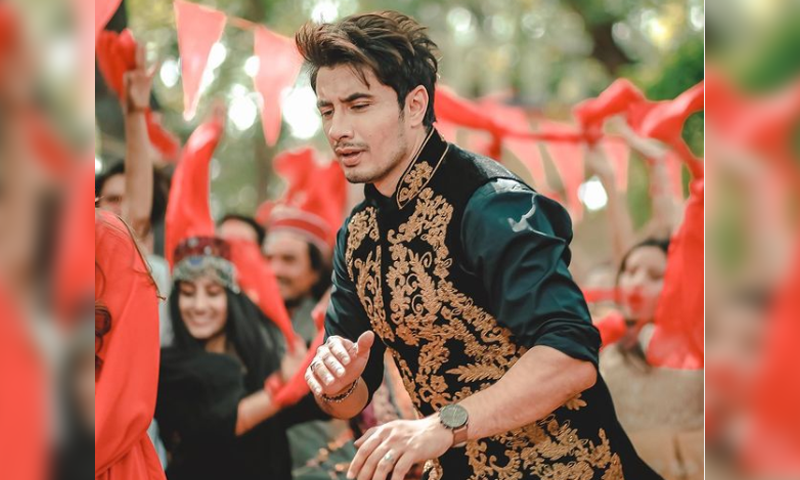 پنجابی منڈا، پشتو گانا، علی ظفر نئے روپ میں