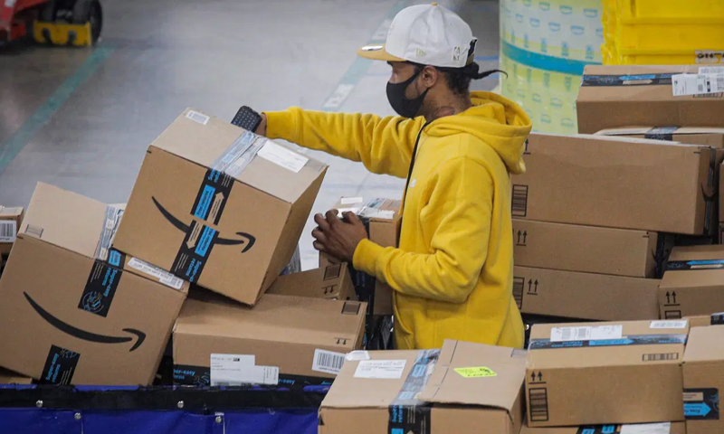 ایمازون کا اپنے ملازمین کو مفت تعلیم دلوانے کا فیصلہ