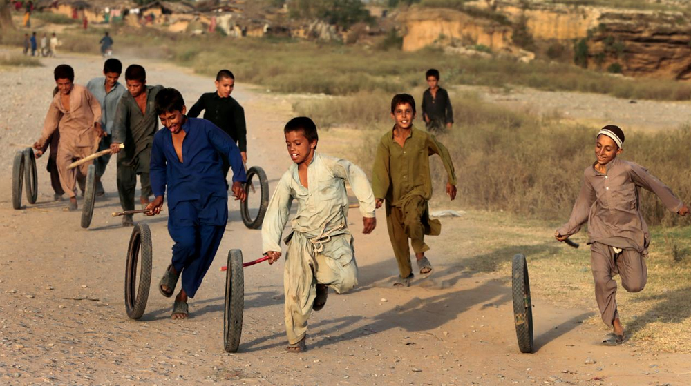 پڑھو گے، لکھو گے، بنو گے نواب: پاکستان کا ہر تیسرا بچہ ’’نوابی’’ سے دور