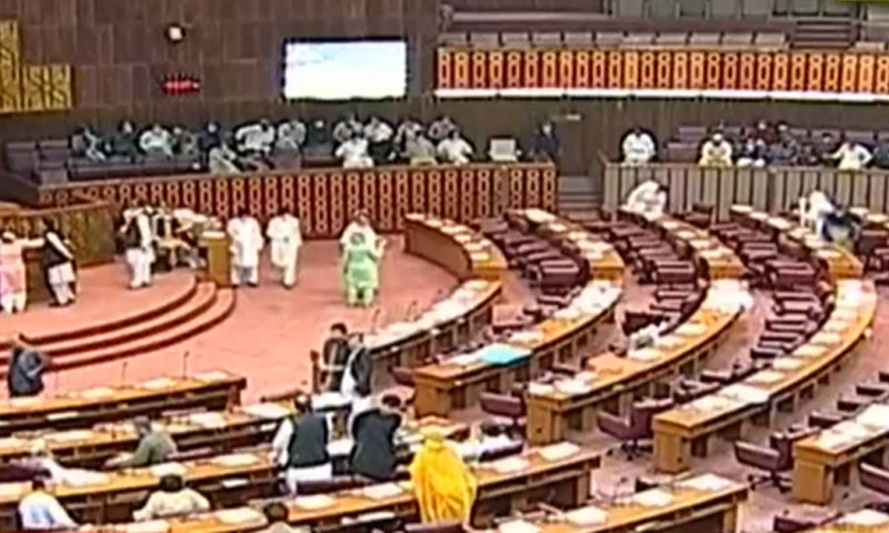 قومی اسمبلی میں اپوزیشن کا شورشرابہ، واک آؤٹ تحریک عدم اعتماد، حزب اختلاف نے جلد ووٹنگ کیلئے درخواست دے دی