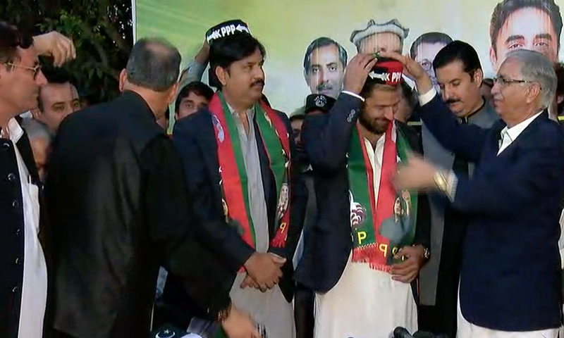 پی ٹی آئی رہنما پرویز خٹک کے بھتیجے کی پیپلزپارٹی میں شمولیت