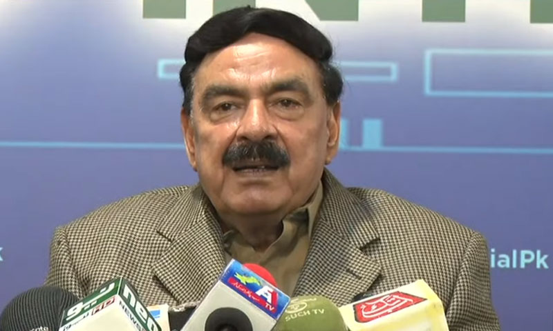 بات آگے بڑھی تو جو سڑکوں پر ہیں انہی کا نقصان زیادہ ہو گا، شیخ رشید