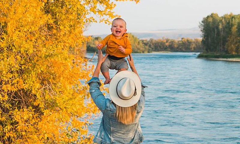 ماہانہ ایک ہزار ڈالر کمانے والا ننھا بچہ