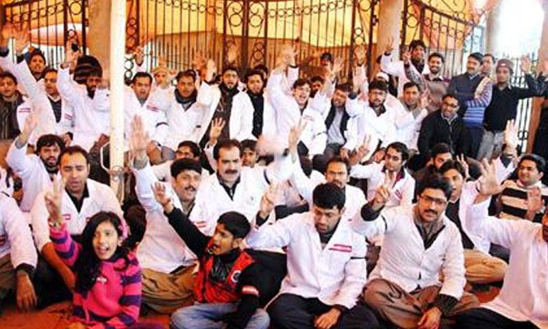 دھرنا ختم کردیا، پورے ملک میں او پی ڈیز بند ر ہیں گی: ینگ ڈاکٹرز کا اعلان