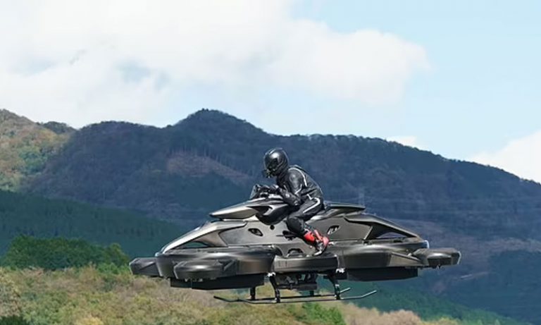 100 کلومیٹر فی گھنٹہ کی رفتار سے اڑنے والی موٹرسائیکل