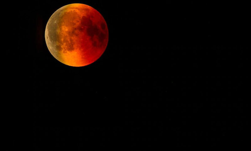 سال رواں کا دوسرا چاند گرہن 19 نومبر کو ہو گا