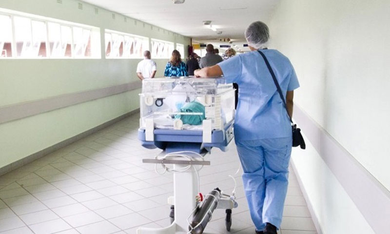 ہزاروں ڈاکٹرز ملازمت چھوڑ گئے