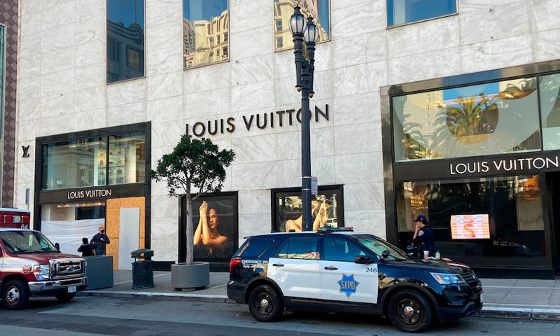 امریکہ: ڈاکوؤں کا اجتماعی دھاوا، سپر اسٹور لٹ گیا، نئی تاریخ رقم ہو گئی