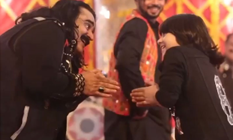 عارف لوہار کی بیٹے کے ساتھ پرفارمنس، ویڈیو وائرل