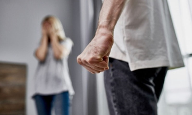 برطانیہ: گھریلو بدسلوکی، رپورٹ درج کرانے کے لیے وقت بڑھانے کا فیصلہ