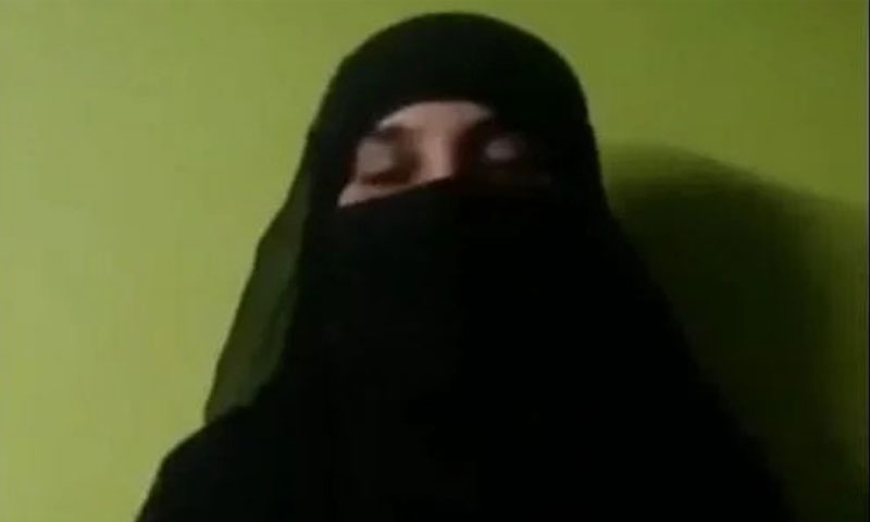 لیکچرار نے حجاب اتارنے کے بجائے استعفیٰ دے دیا