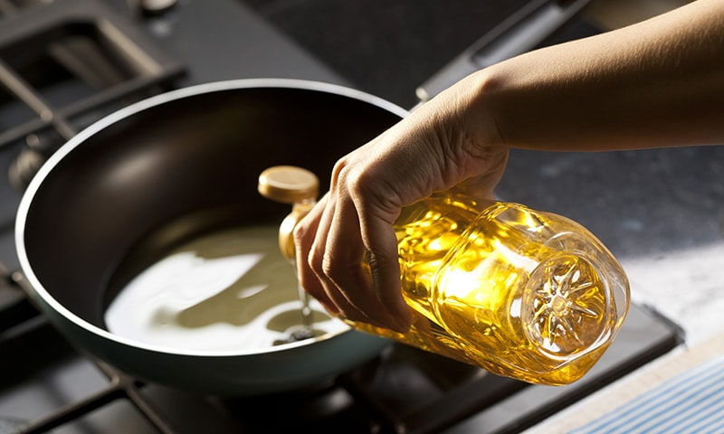 تیل، گھی، ٹماٹر، آٹا، دودھ، چاول اور گوشت سمیت 20 اشیا مہنگی ہو گئیں تیل، گھی، ٹماٹر، آٹا، دودھ، چاول اور گوشت سمیت 20 اشیا مہنگی ہو گئیں