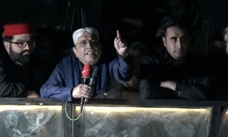 کہتا ہے باہر نکالا تو خطرناک ہو جاؤں گا، میں کہتا ہوں بسم اللہ، آؤ تو سہی: زرداری