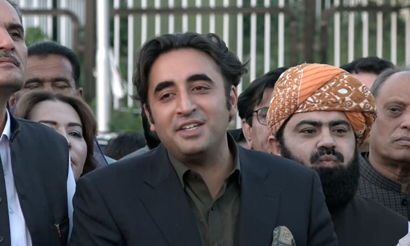 عمران خان استعفیٰ دے، تھوڑی سی عزت بچالے، بھاگنے کا سلسلہ بند کرے: بلاول