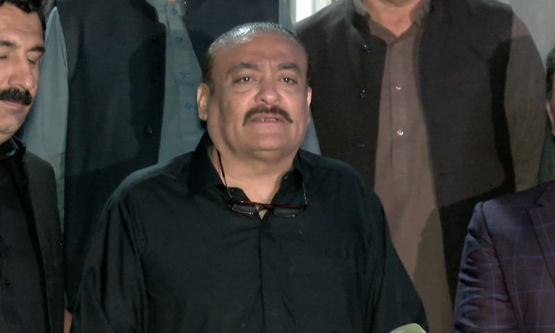 سرکاری پیسوں پر عمران خان کی اردو اور دماغ دونوں ٹھیک کراؤ، عبدالقادر پٹیل