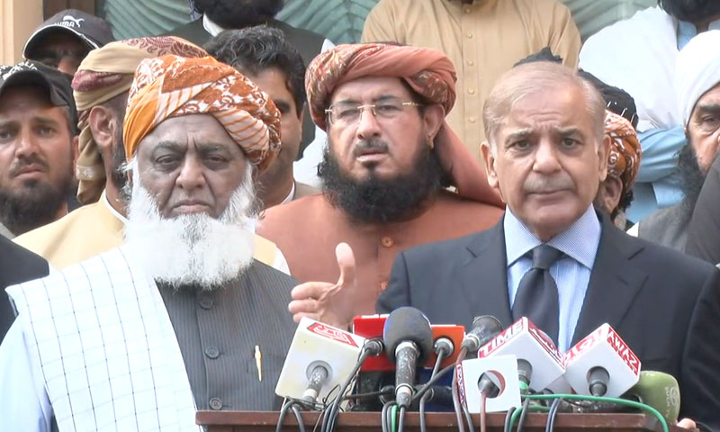 عمران خان! زبان کو لگام دو، بوریوں میں آنیوالی رشوت کا حساب لیں گے: شہباز شریف